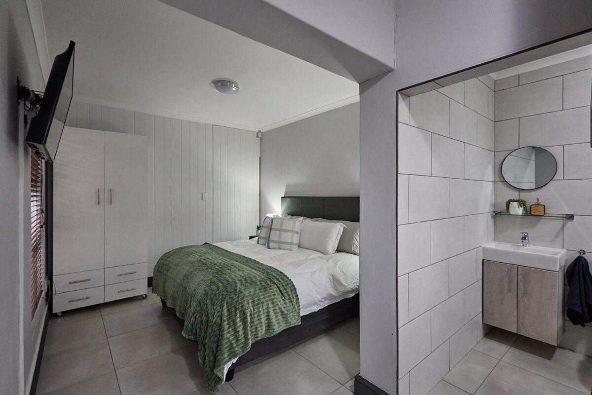 Peppertree Place * Cape Town